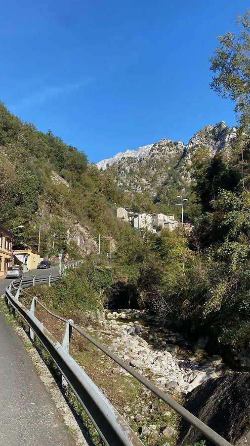 Bed & Breakfast B&B Gronda Via Vandelli Massa  Italy