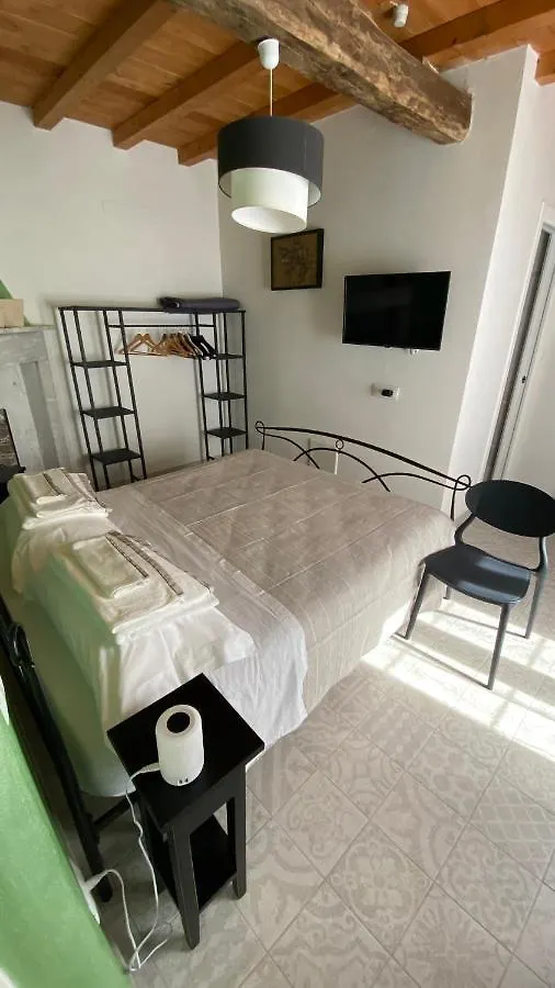 B&B Gronda Via Vandelli Massa  Bed & Breakfast